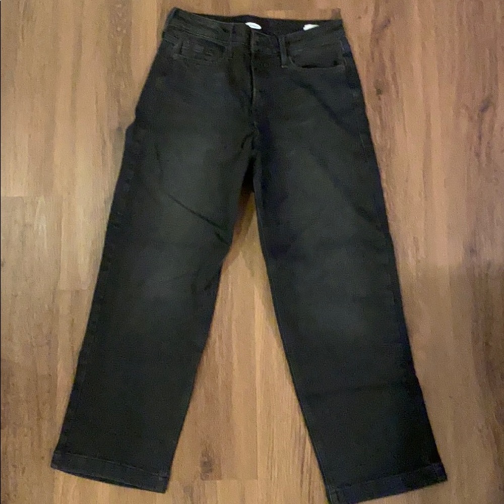 Women’s Size 4 Wide Legged Jeans - Never Worn!
